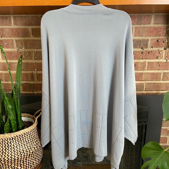 NWOT WynneLayers Pale Blue Knit Mirage Topper, Size XL - Picture 2 of 8